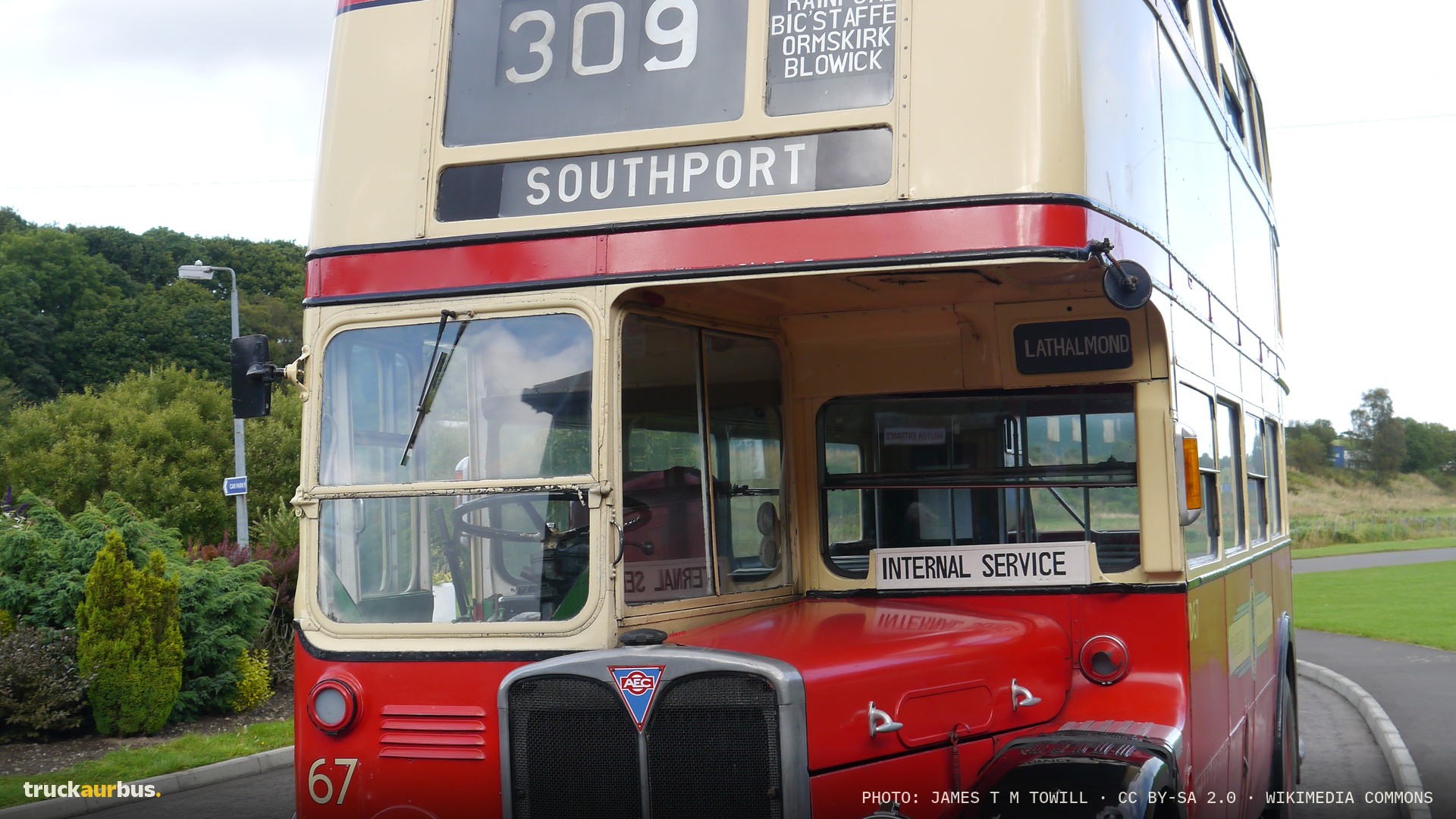 AEC Regent 3RT At The Scottish Vintage Bus Museum - geograph.org.uk - 3119182