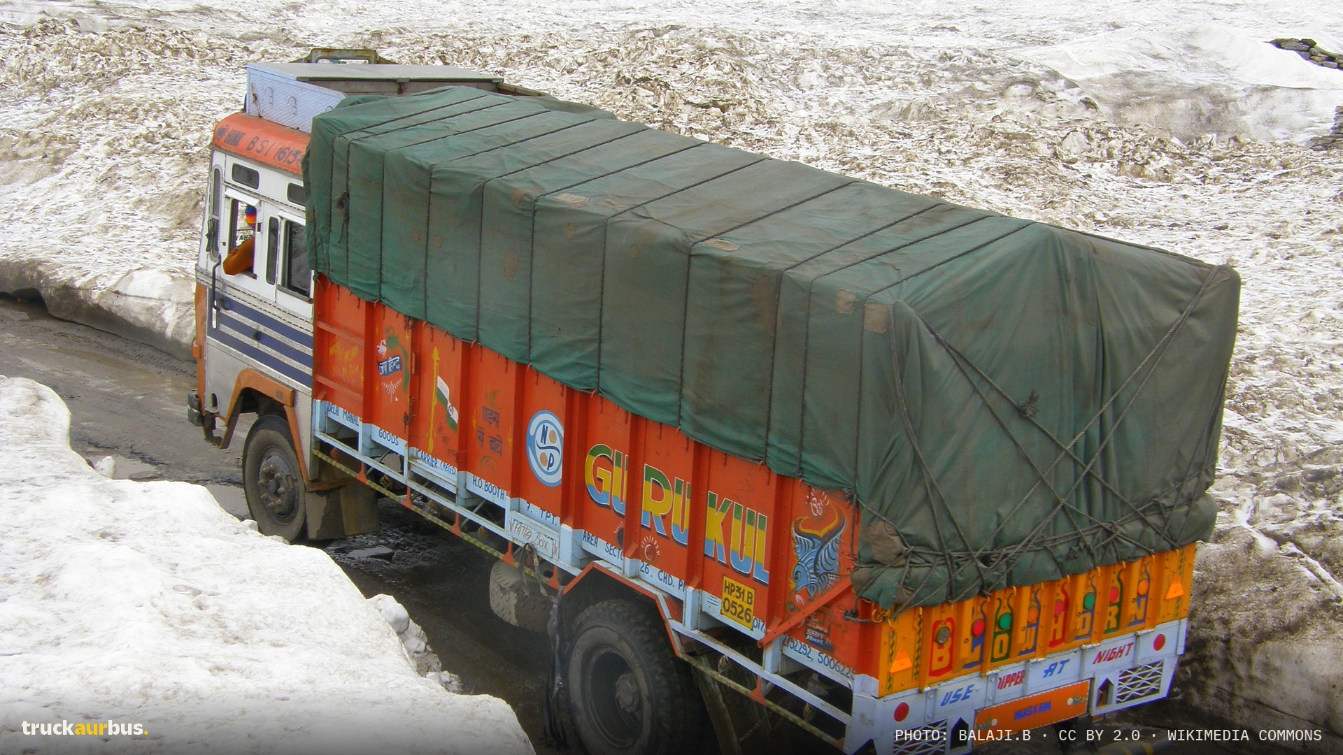 Ashok Leyland Truck on its course In Rohtang Pass