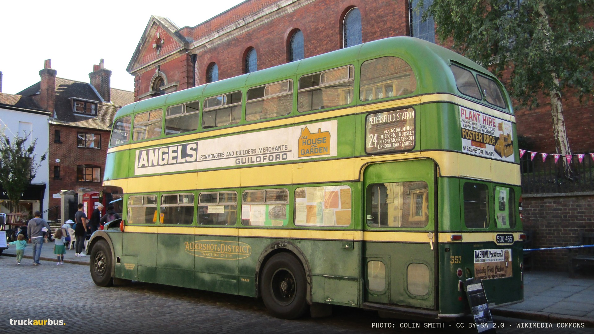 Guildford - Vintage Aldershot & District Bus (geograph 7885886)