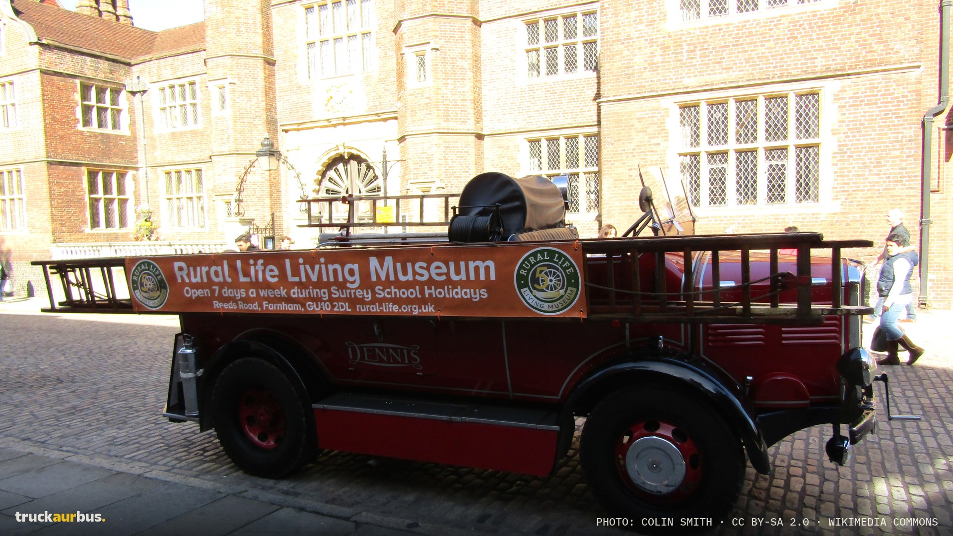 Guildford - Vintage Fire Engine (geograph 7885874)