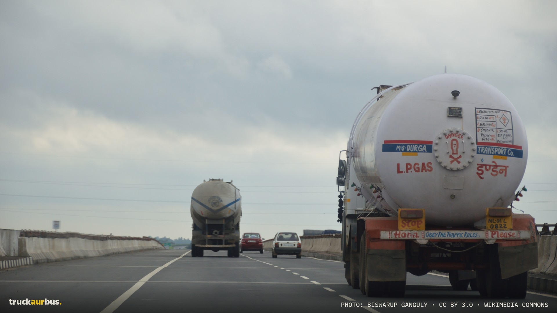 Liquid Petroleum Gas Transportation - National Highway 2 - Burdwan - 2017-10-21