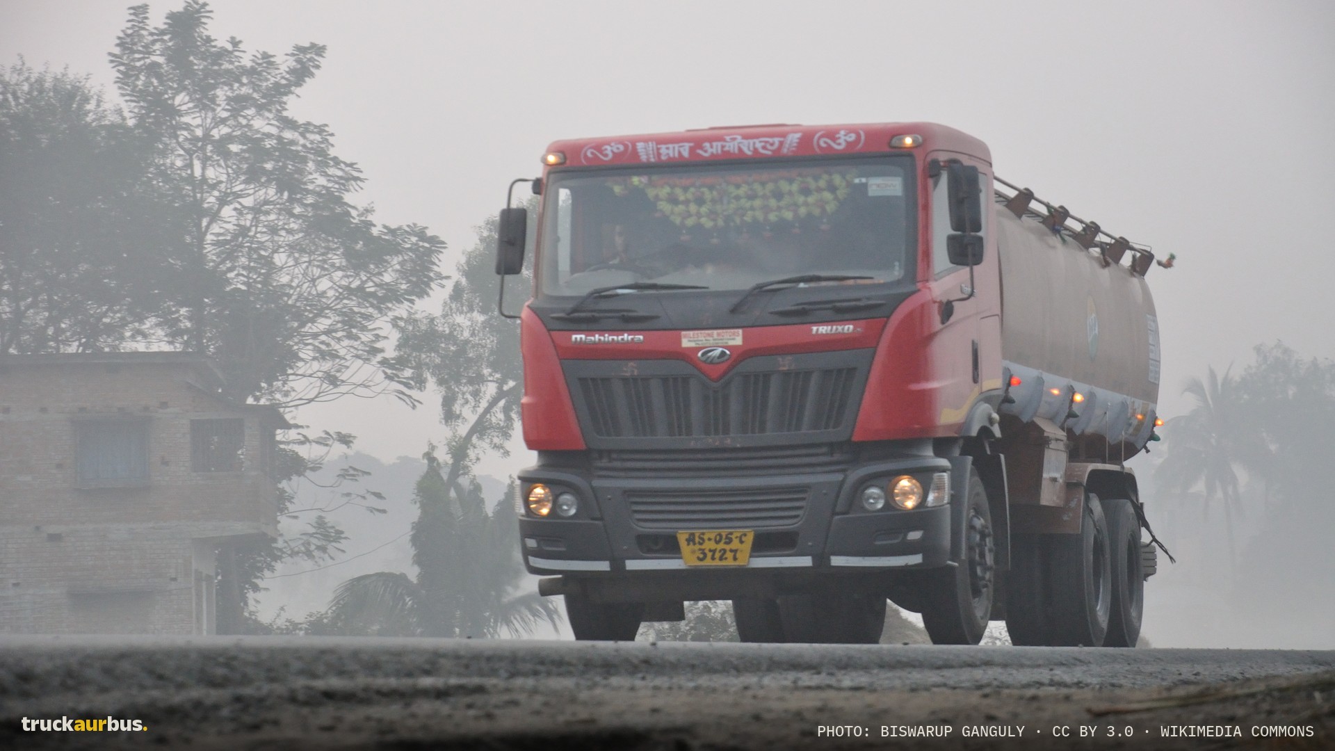 Mahindra Truxo 25 - NH-34 - Sargachi - Murshidabad 2014-11-29 0124