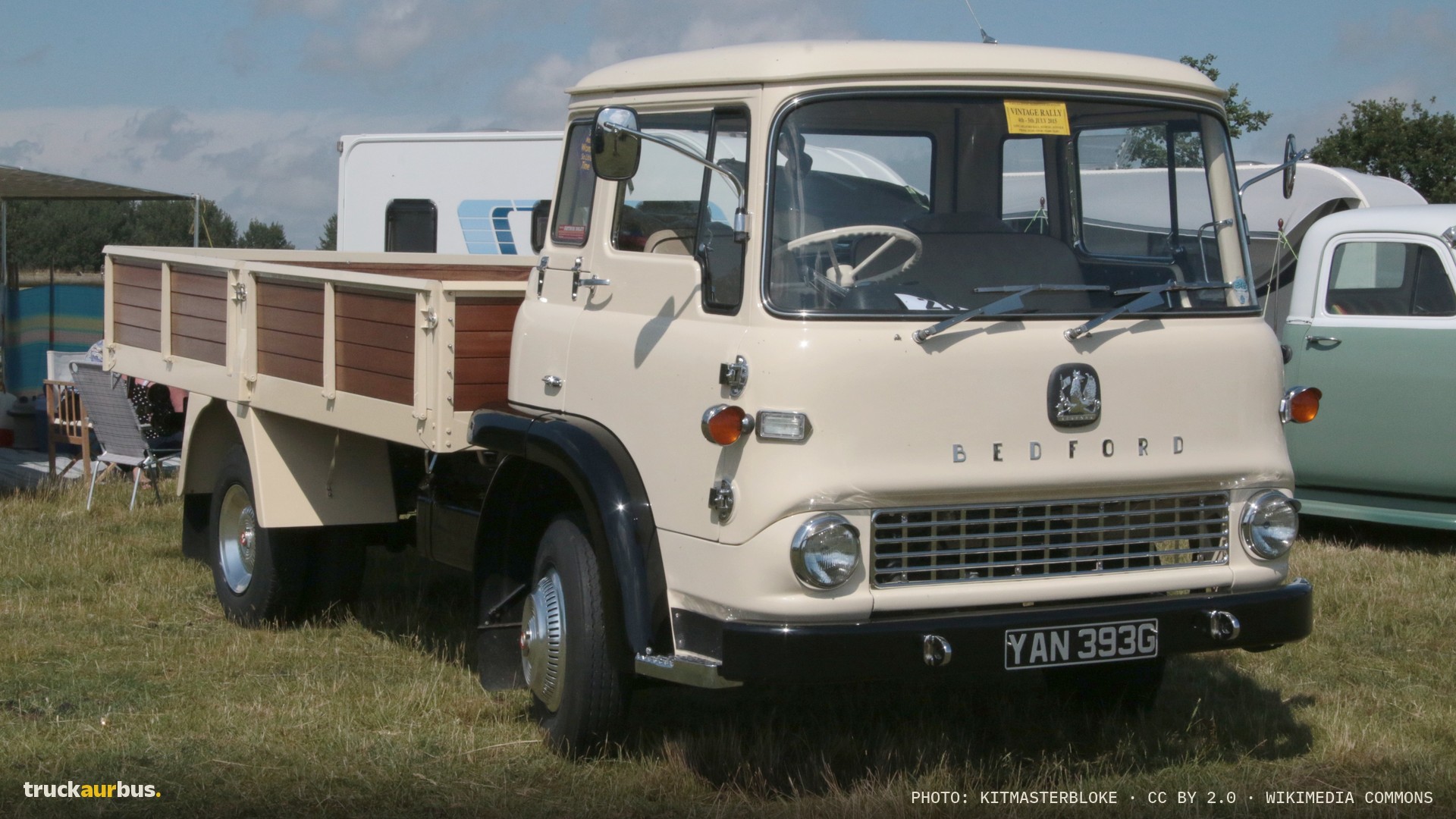 YAN393G Bedford TK sandbox