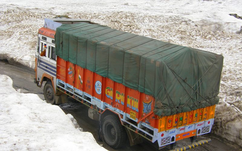 Ashok Leyland Truck on its course In Rohtang Pass