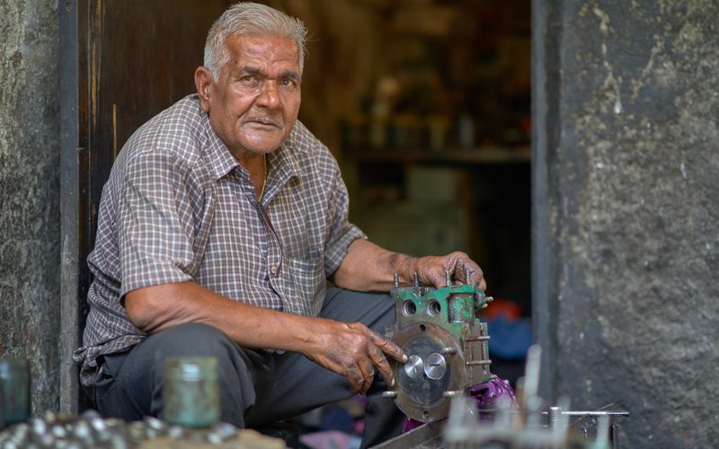 India, Mumbai, artisan mechanic