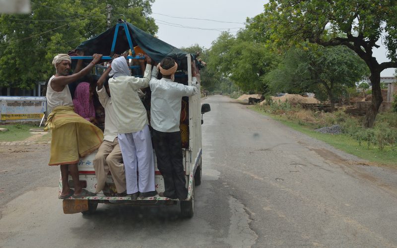 Public Transportation - Lakhanpur - - National Highway 76 - Allahabad 2014-07-04